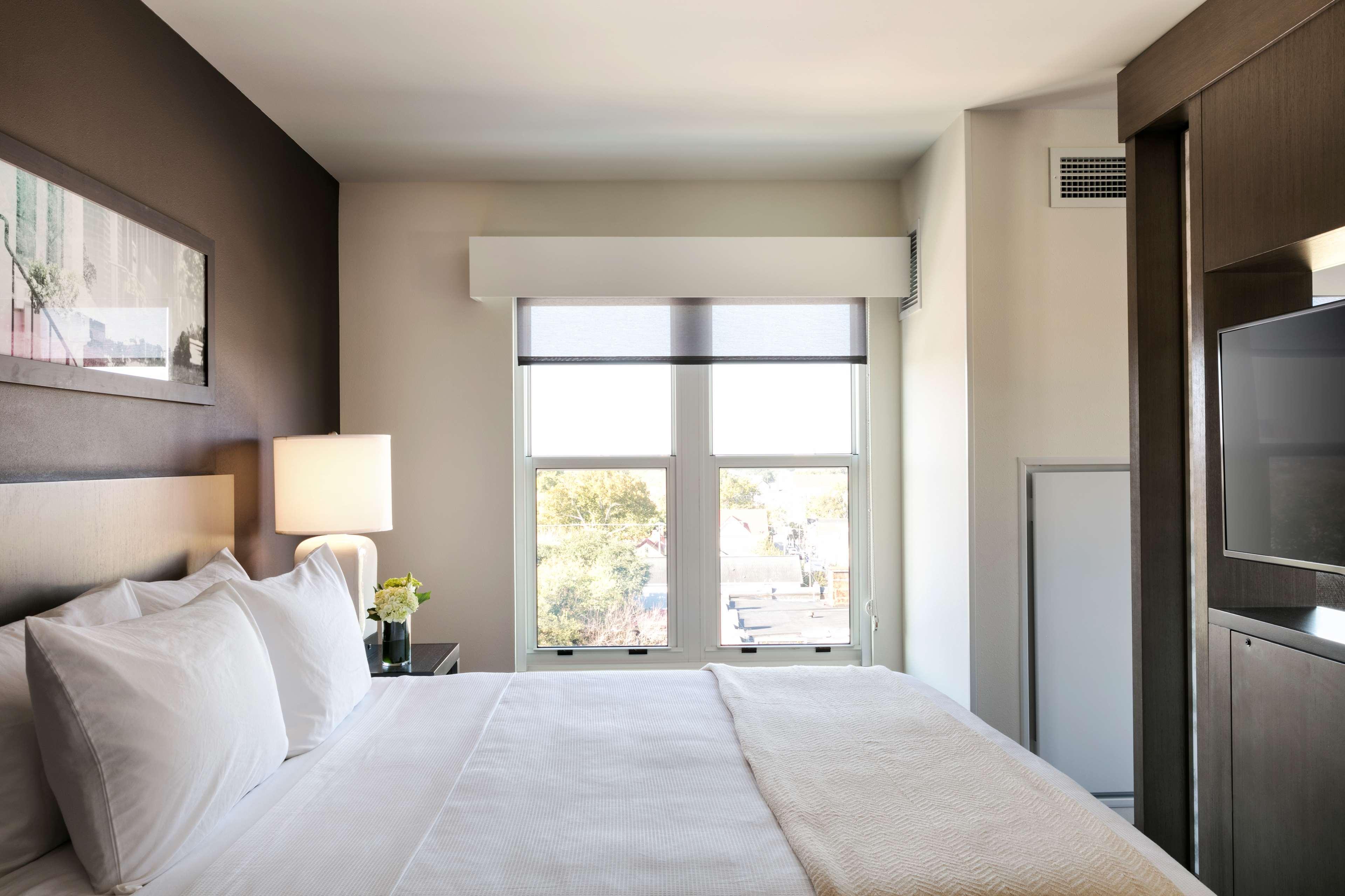 Отель Hyatt House Charleston - Historic District Номер фото